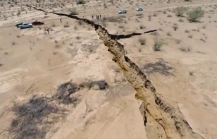 Giant Crack in Mexico